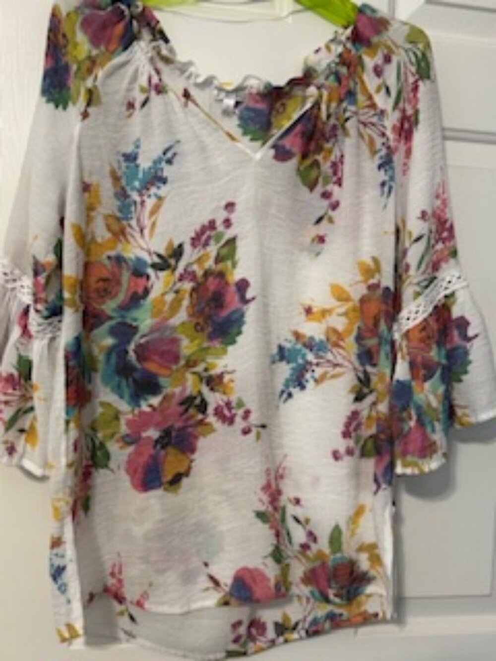 3/4 sleeve lightweight, floral spring blouse Sz S/M